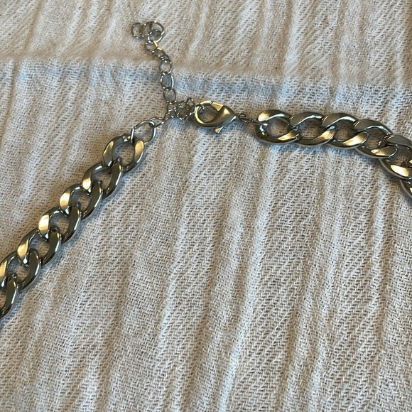 Vintage black floral statement necklace - Picture 3 of 5